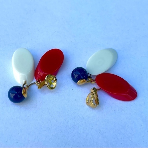 Trifari Patriotic Clip On Earrings Lucite Dangle Vintage Red White Blue - Picture 5 of 11